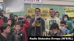 Архива: Протест против загадувањето на воздухот во Тетово. Аријанит Џафери од Еко Герила.