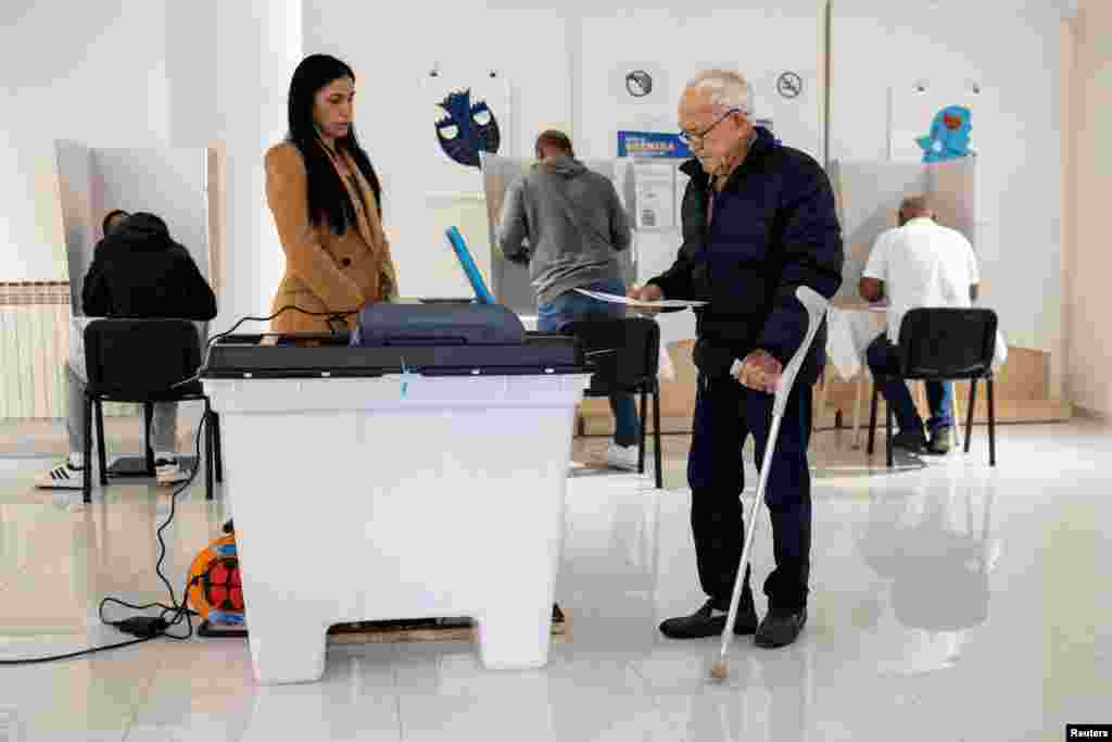 Izborni dan obilježila je prva sveobuhvatna primjena novih izbornih tehnologija, uključujući biometrijsku identifikaciju birača i skeniranje glasačkih listića.