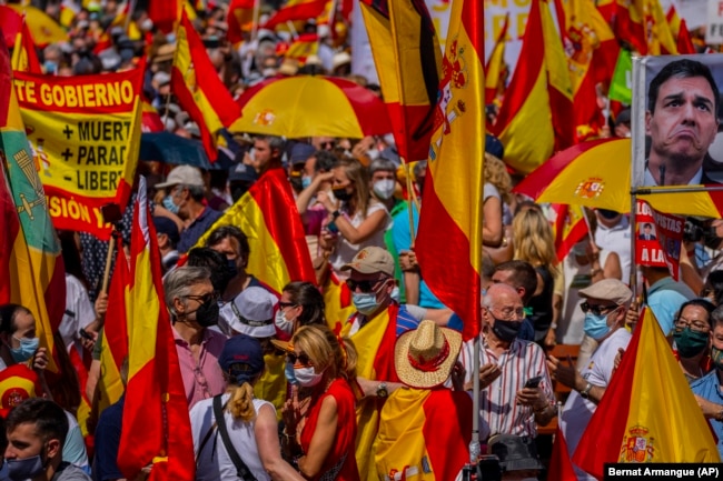 Демонстрация протеста в Мадриде после известия о планах правительства Испании помиловать 12 лидеров каталонских сепаратистов, признанных виновными в мятеже. Июнь 2021 года