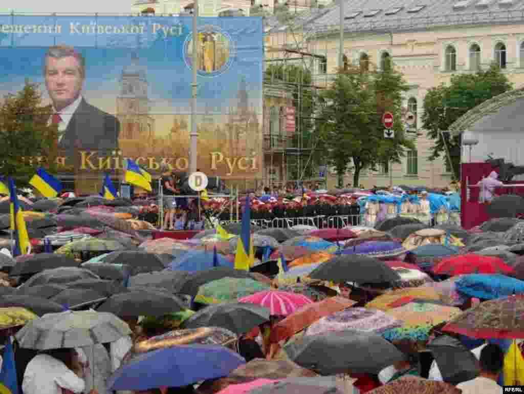 Святкування 1020-річчя Хрещення Київської Русі - Святкові заходи на Софійській площі з нагоди 1020-річчя Хрещення Київської Русі.