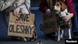 „Salvați Oleșki”. Demonstrație de sprijin cu locuitorii orașului ocupat de ruși, confruntați cu o gravă penurie de alimente (Kiev, 6 octombrie 2026)