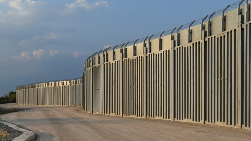Греция построила забор на границе с Турцией в ожидании афганских мигрантов