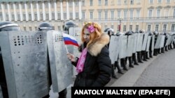 Ілюстрацыйнае фота. Падчас несанкцыянаванага мітынгу прыхільнікаў лідэра апазыцыі Аляксея Навальнага ў цэнтры Санкт-Пецярбургу. 28 студзеня 2018 году