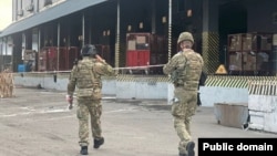 Раніше в поліції Києва повідомили, що внаслідок вибуху, який стався на території сортувального центру поштового оператора в Оболонському районі, одна людина загинула, ще двоє – зазнали поранення