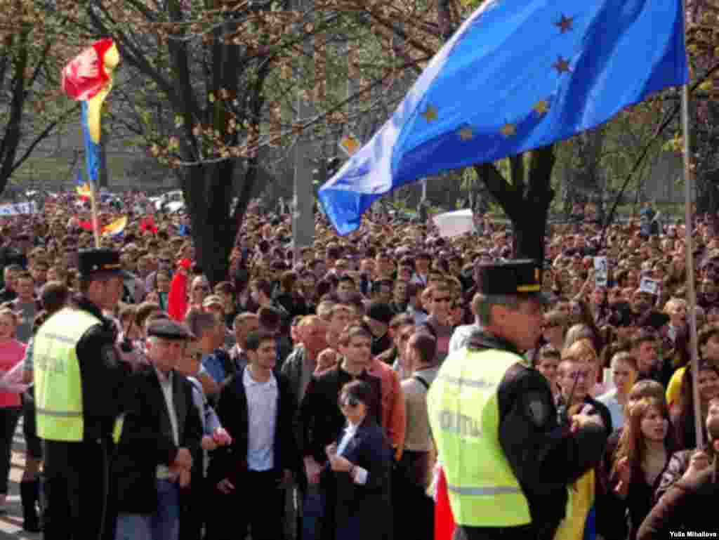 Moldova - Students' rally in Chisinau 7Apr2009