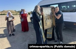 Участники автомобильного крестного хода РПЦ за мир и благополучие в Крыму, август 2026 года