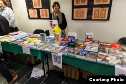 На ярмарке BazarOff. Париж, декабрь 2025. Фото: Никита Муравьев.