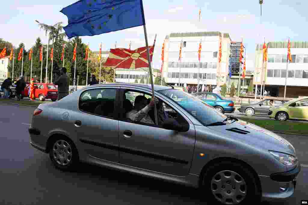 Граѓаните ја прославуваа препораката на ЕК за почеток на преговорите за членство во ЕУ - Citizens celebrate the EU recommendation for start of the negotiations, Граѓаните ја прославуваат препораката на ЕК за преговори со Македонија за членство во ЕУ