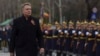 Klaus Iohannis román elnök a decemberi katonai parádén Bukarestben