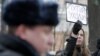 Росія: затримували 340 учасників «страйку виборців», Навального випустили до суду