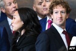 Priscilla Chan, izvršna direktorica META-e, i Mark Zuckerberg prisustvuju inauguraciji