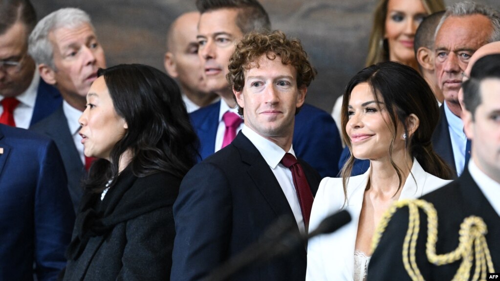 Priscilla Chan, shefe ekzekutive e Meta-s (majtas) dhe Mark Zuckerberg i Facebook-ut.
