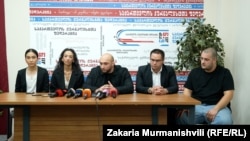 პრესკონფერენციის მიმდინარეობისას მოძრაობის არც ერთ წევრს არ უთქვამს ვინაობა, არ გაუკეთებია კომენტარი, არ უპასუხია მედიის კითხვებისთვის