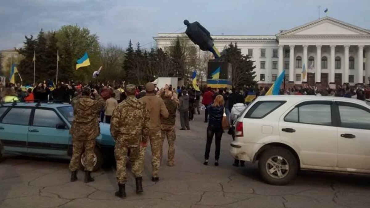 Lenin Statue Toppled In Kramatorsk