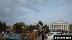 Краматорск - снос памятника Ленину 17 апреля