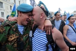Десантники на Дворцовой площади, 2 августа 2013 года