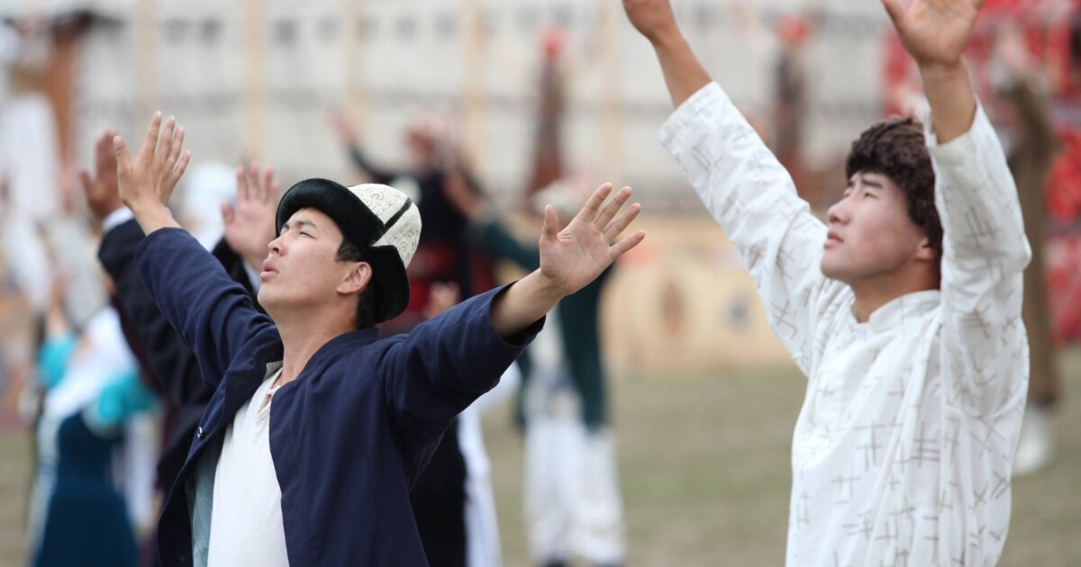 Ленск қаласының жалаңаш қыздары