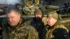 Порошенко пообещал ввести "ограничения" против россиян