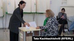 Վրաստան - Նախագահական ընտրությունների քվեարկությունը Քութաիսիի ընտրատեղամասերից մեկում, 28-ը հոկտեմբերի, 2018թ․