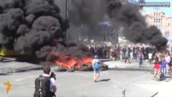 Світ у відео: Дим та вогонь повернулися на майдан Незалежності