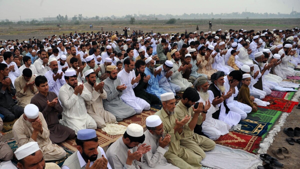 Религиозная дискриминация. Пакистан религия. Пакистан религия и люди. Бадшахи в лахоре (пакистан). Пакистан религия и люди.