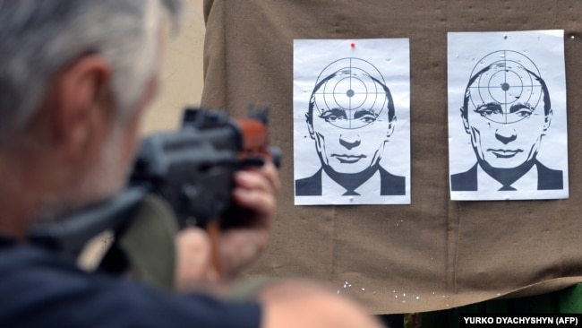 Мішень у вигляді портрета президента Росії Володимира Путіна в розпал війни України з Росією. Стрільбище у Львові, 31 серпня 2014 року
