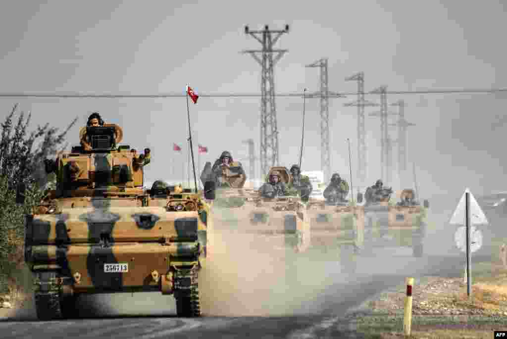 Turkish Army tanks drive to the Syrian border town of Jarablus on August 25. (AFP/Bulent Kilic)