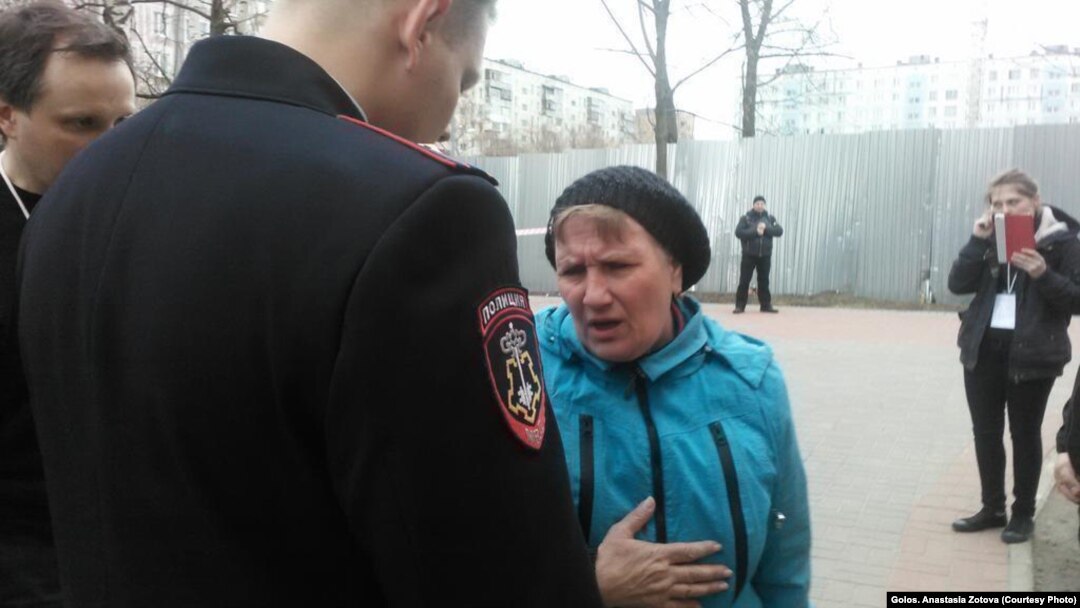 Женщина, которая пыталась сделать вброс бюллетеней на выборах в Балашихе 