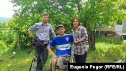Echipa Europei Libere, Alexei Golubev şi Eugenia Pogor, l-a vizitat pe Valeriu Agheorghiesei, unul dintre eroii emisiunii “Pur şi Simplu”