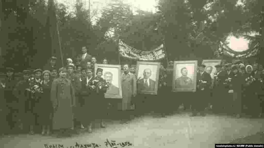 Святкова демонстрація 7 листопада в Алушті, 7 листопада 1939