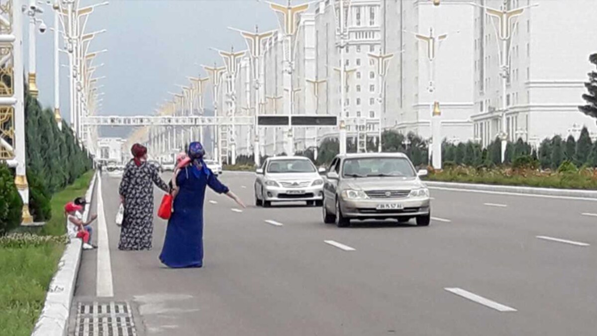 В Мары дорожают школьные принадлежности и транспортные услуги