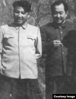 Ким Ир Сен и советский кореец Алексей Хегай (справа), бывший вторым лицом в КНДР до своей загадочной смерти