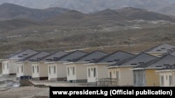 Новые дома в селе Максат, Баткенская область.