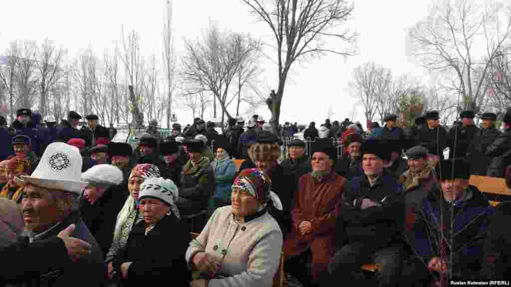 Партия БЭК и движение &quot;Эл уну&quot; проводят в Аксыйском районе поминальное мероприятие под названием &quot;15 лет Аксыйским событиям... Извлекла власть урок?&quot;. &nbsp;