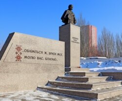 Пам’ятник Тарасу Шевченку в Новосибірську. Збір коштів на спорудження цього пам'ятника було розпочато ще у 2013 році