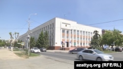 Здание акимата Павлодарского района. Павлодар, 20 мая 2016 года.