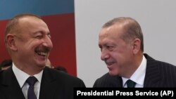 Recep Tayyip Erdoğan (sağda) və İlham Əliyev