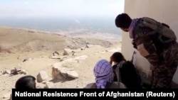 Membri ai Frontului Național de Rezistență din Afganistan în misiune de observare în Valea Panjshir