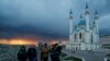 Казан Кирмәнендә туристлар. Архив фотосы
