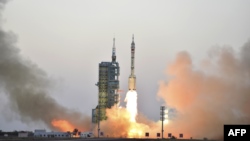 Запуск ракеты-носителя с "Шеньчжоу-11"