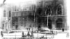İsmailiyyə binası yandırılandan sonra. 2 mart, 1918-ci il.
