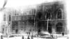 İsmailiyyə binası yandırılandan sonra. 2 mart, 1918-ci il.
