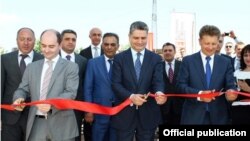 Armenia - Prime Minister Tigran Sarkisian (C) and Russian Transport Minister Maxim Sokolov (R) inaugurate a Russian-Armenian tax-free zone in Yerevan, 27Jul2013.