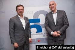 Jevhen Metzger, az Ukreximbank igazgatótanácsának elnöke (balra) és Volodimir Pikalov, az Ukreximbank információpolitikai osztályának igazgatója