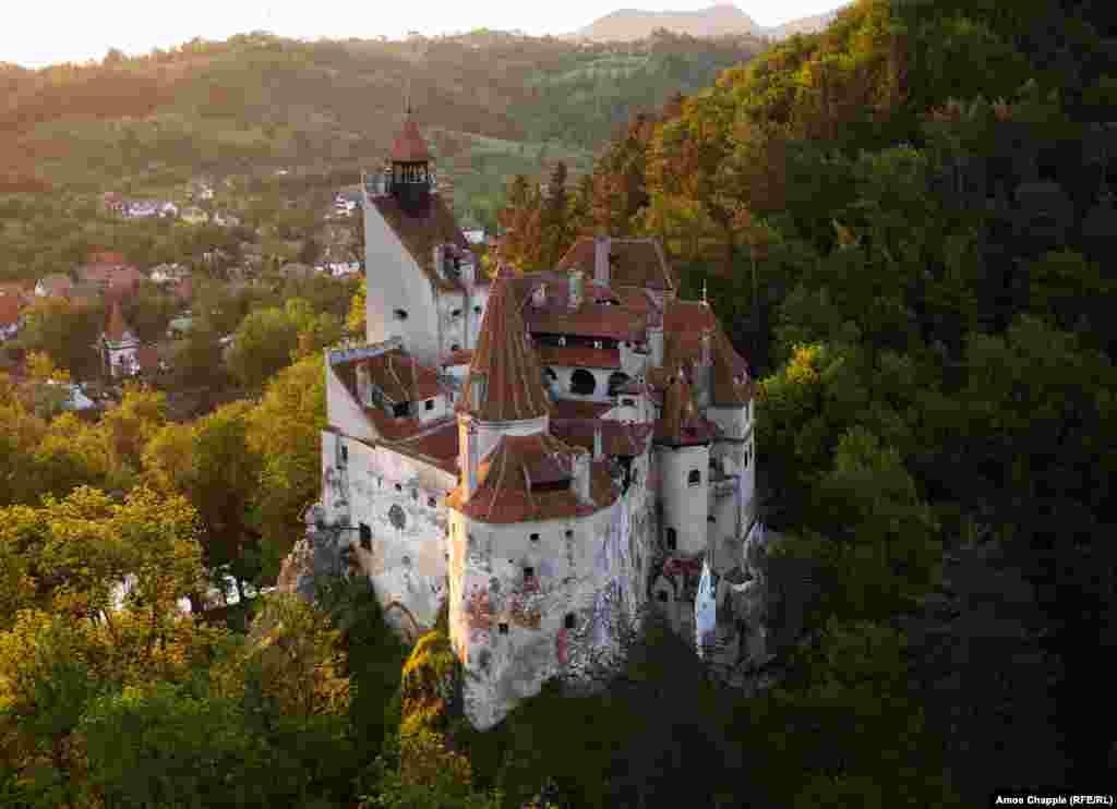 Брашов, Румыния. Замок Бран, также известный как замок Дракулы.