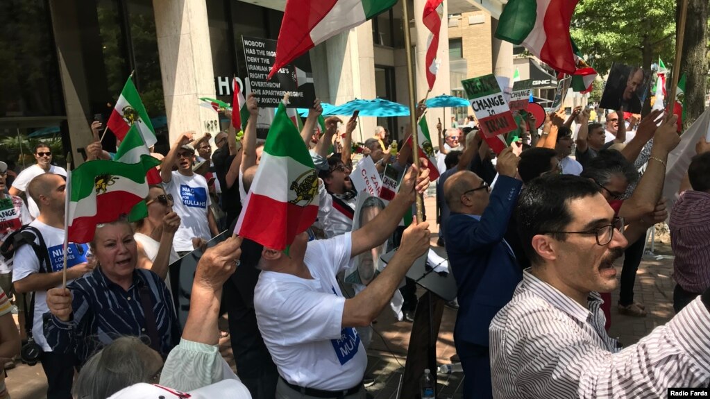 مخالفان نایاک میگویند این تشکل «نه نماینده جامعه ایرانیان مقیم آمریکاست و نه انعکاس امیدهای واقعی مردمی که در ایران زندگی میکنند»