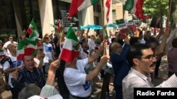 مخالفان نایاک می‌گویند این تشکل «نه نماینده جامعه ایرانیان مقیم آمریکاست و نه انعکاس امیدهای واقعی مردمی که در ایران زندگی می‌کنند»