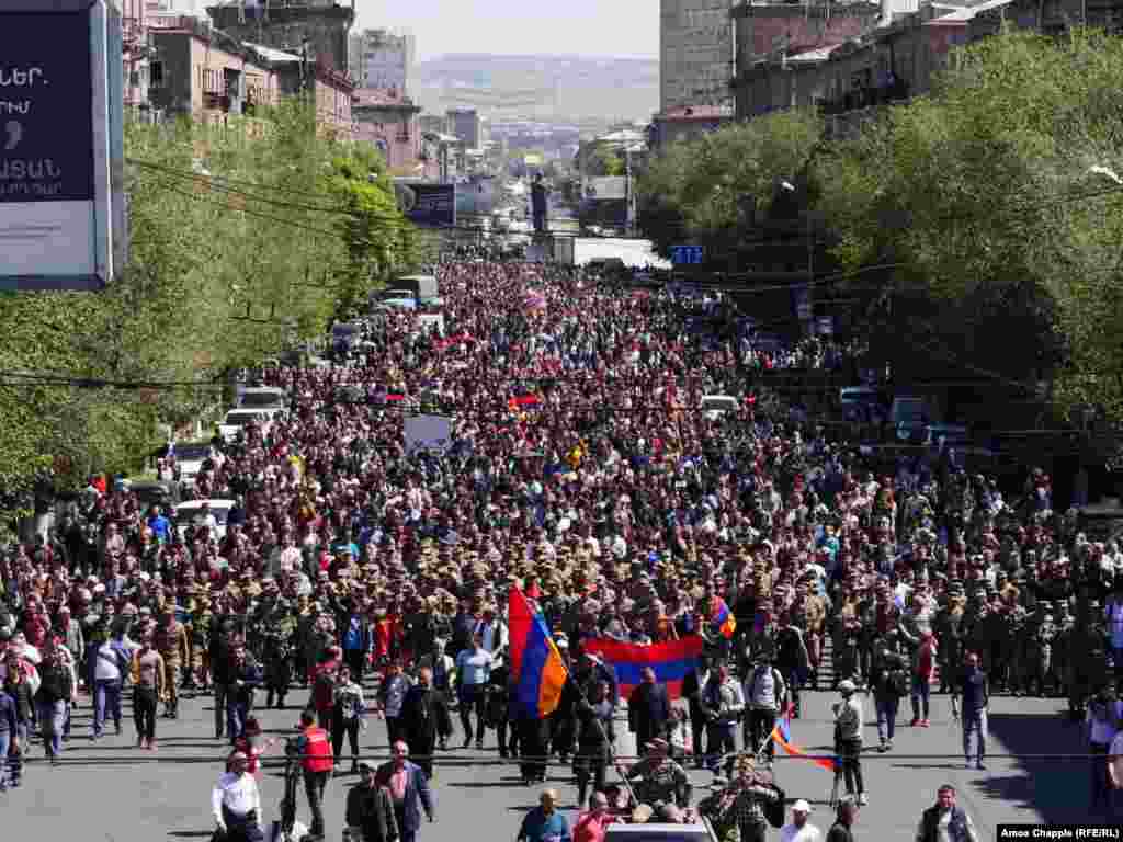 Scores&nbsp;of soldiers joined the protest in central Yerevan on April 23, 2018.