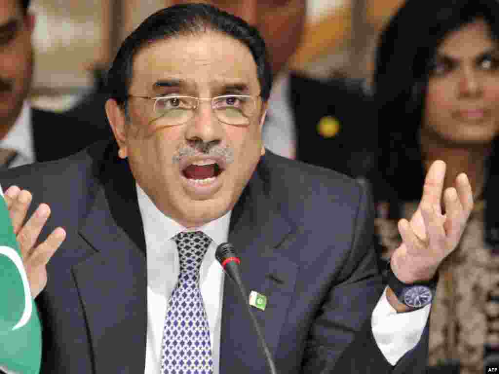 Pakistan - Predsjednik Asif Ali Zardari upozorava - ¨Ja gubim svoju zemlju¨,izjavio je pakistanski predsjednik. Neki stručnjaci predvidjaju kolaps države u roku od mjesec dana. Drugi se ne slažu. Svi tvrde da je situacija u Pakistanu najlošija u posljednjih 10 godina.