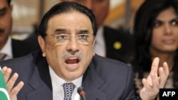 Президент Зардари: сдача позиций или смена вех?